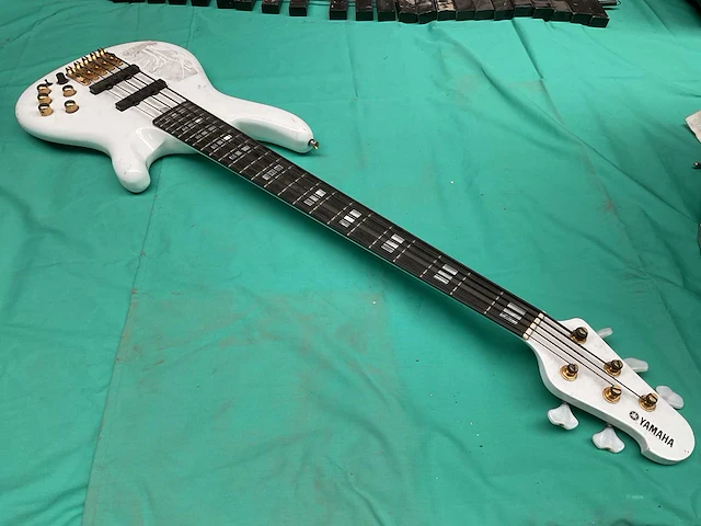 Yamaha electrische gitaar - afbeelding 3 van  5
