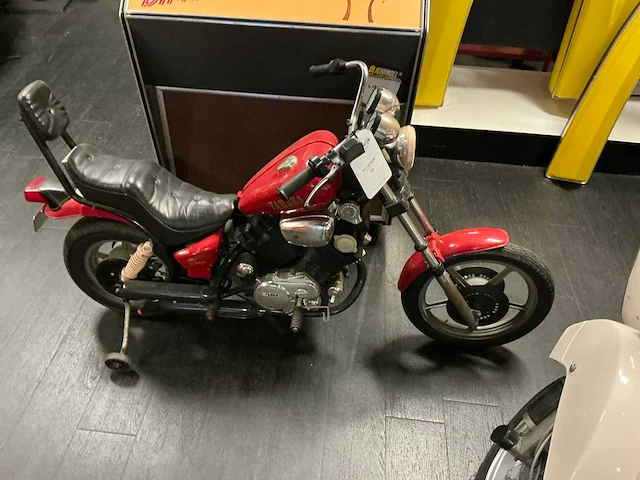 Yamaha elektrische chopper kinder motorfiets - afbeelding 2 van  6
