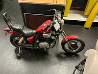 Yamaha elektrische chopper kinder motorfiets - afbeelding 2 van  6