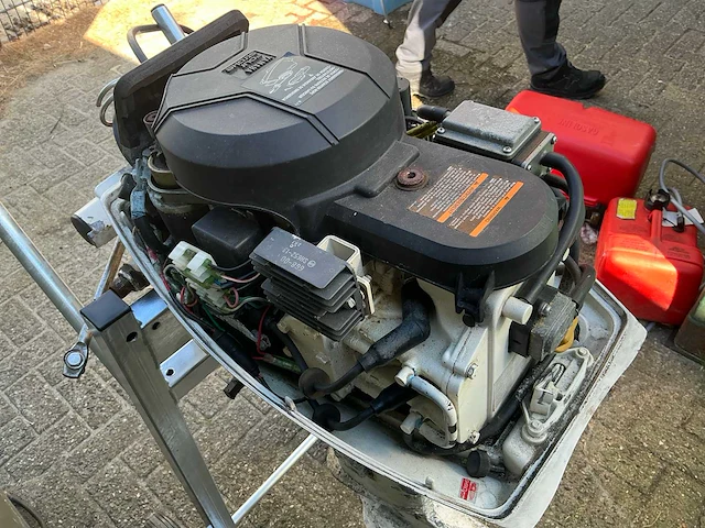 Yamaha fourstroke buitenboordmotor 9.9pk - afbeelding 6 van  7