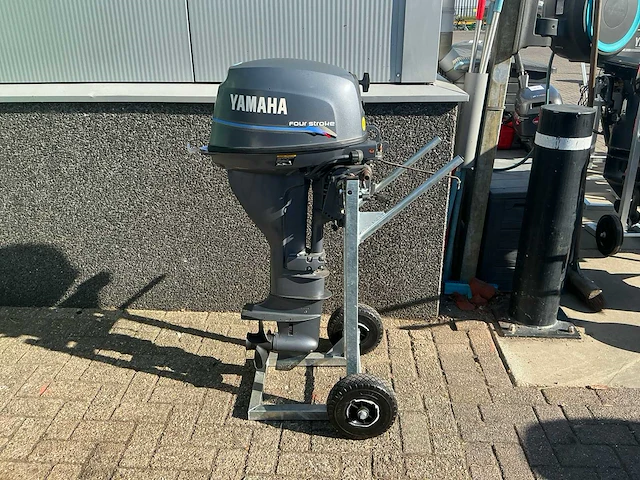 Yamaha fourstroke buitenboordmotor 9.9pk - afbeelding 1 van  10