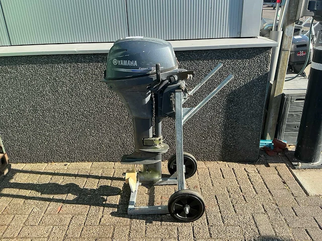 Yamaha fourstroke buitenboordmotor 9.9pk - afbeelding 1 van  9