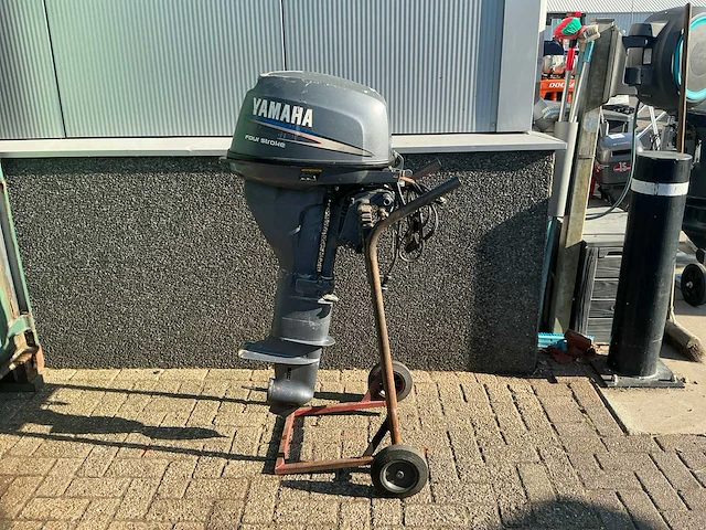 Yamaha fourstroke buitenboordmotor 9.9pk - afbeelding 1 van  9
