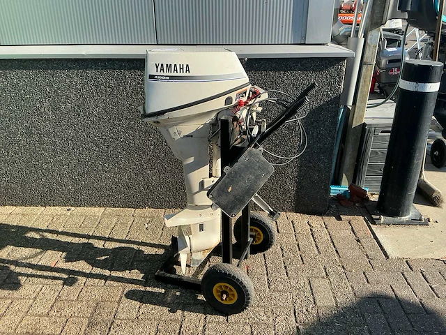 Yamaha fourstroke buitenboordmotor 9.9pk - afbeelding 1 van  11