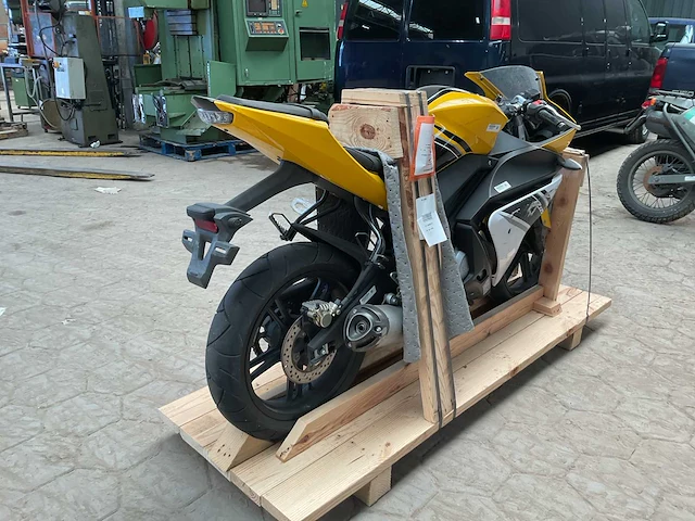 Yamaha motorfiets - afbeelding 3 van  8