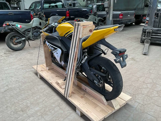 Yamaha motorfiets - afbeelding 4 van  8