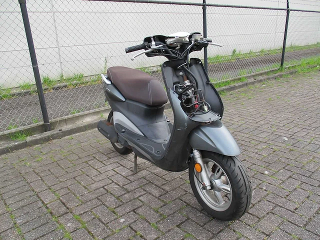 Yamaha neo's (scooter alleen bedoeld voor onderdelen!) - bromscooter - injectie - scooter - afbeelding 7 van  11