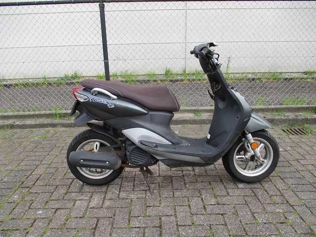 Yamaha neo's (scooter alleen bedoeld voor onderdelen!) - bromscooter - injectie - scooter - afbeelding 8 van  11