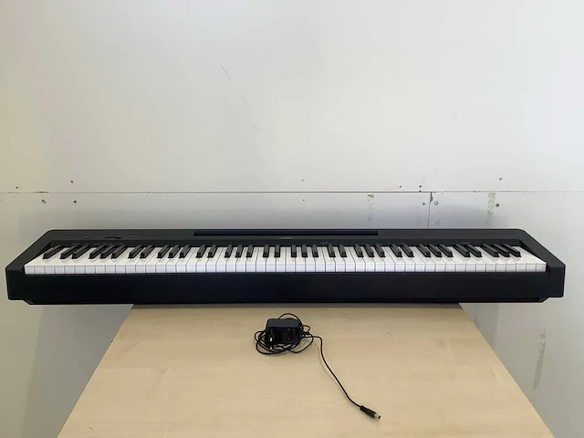 Yamaha p-145b piano - afbeelding 1 van  5