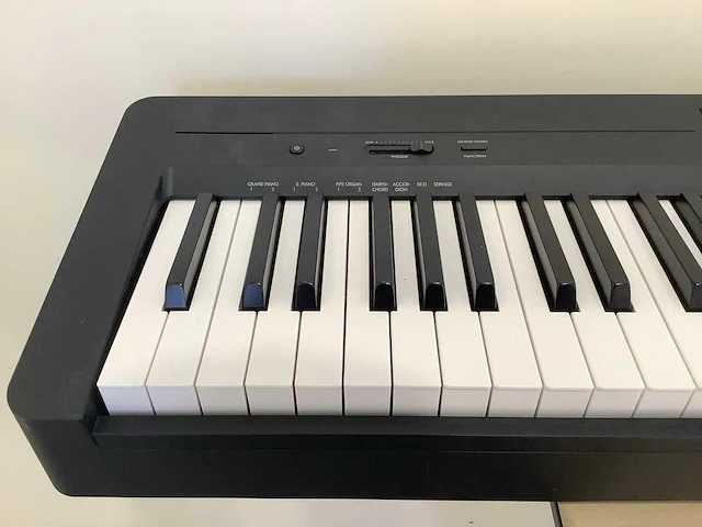 Yamaha p-145b piano - afbeelding 4 van  5