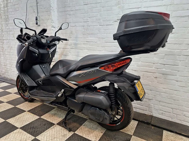 Yamaha x-max abs sg26 motorscooter - afbeelding 3 van  7