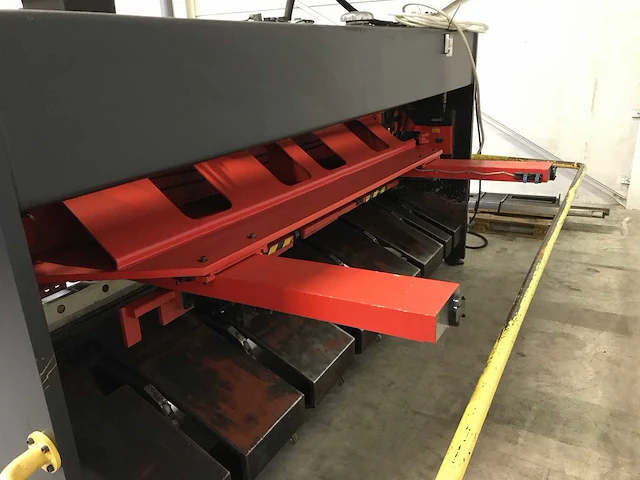 Yangli - ms8 - 6x3200 - cnc guillotine shears - afbeelding 8 van  11