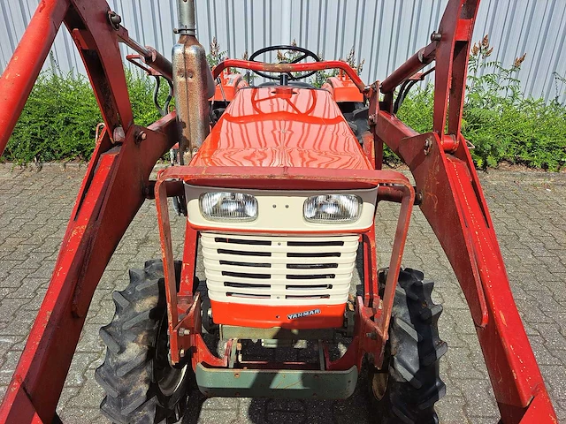 Yanmar - 2000d - vierwielaangedreven landbouwtractor - afbeelding 6 van  12