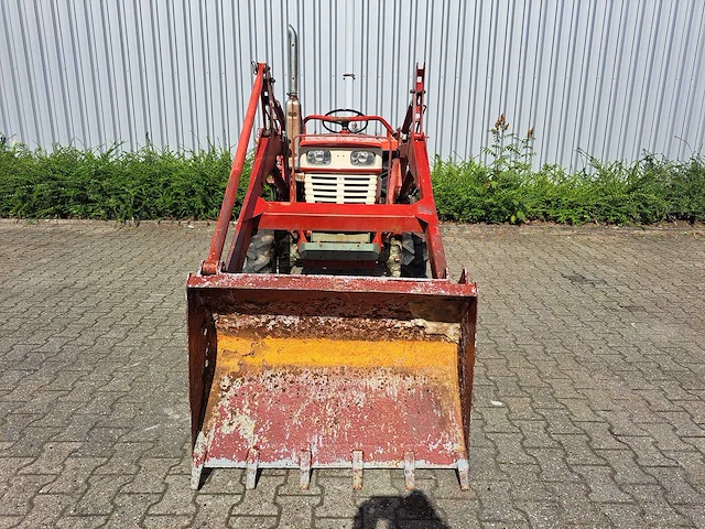 Yanmar - 2000d - vierwielaangedreven landbouwtractor - afbeelding 8 van  12