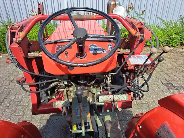 Yanmar - 2000d - vierwielaangedreven landbouwtractor - afbeelding 10 van  12