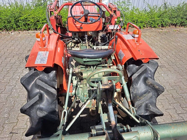 Yanmar - 2000d - vierwielaangedreven landbouwtractor - afbeelding 11 van  12