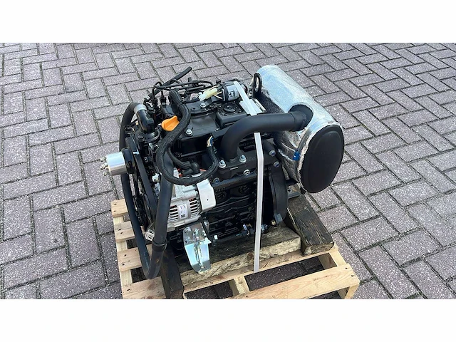 Yanmar - 3tnv74 - motor - afbeelding 2 van  4