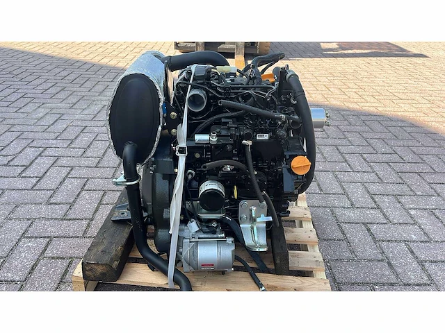 Yanmar - 3tnv74 - motor - afbeelding 3 van  4