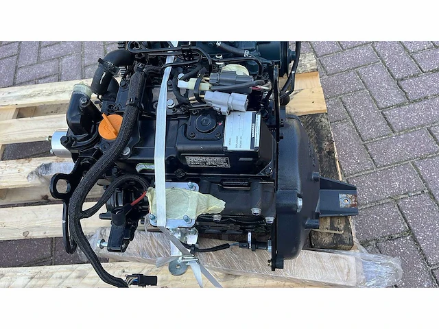 Yanmar - 3tnv74 - motor - afbeelding 1 van  3