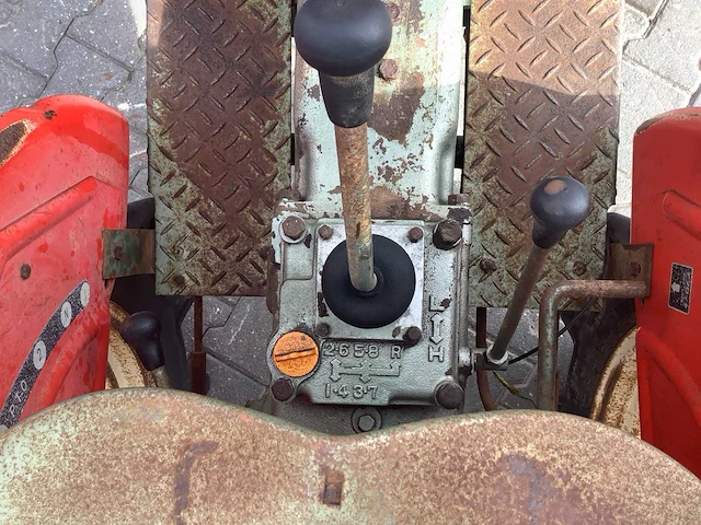 Yanmar - ym2000 - mini tractor - afbeelding 5 van  14