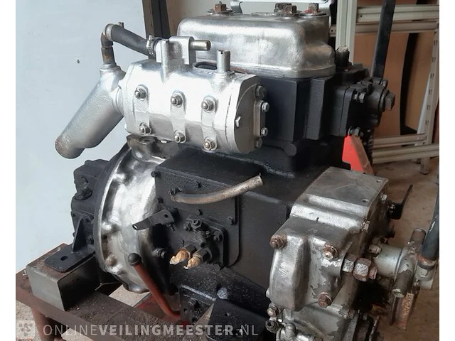 Yanmar 2tr16 met keerkoppeling. voor loop of sloop (onderdelen) volkswagen mercruiser - afbeelding 1 van  10