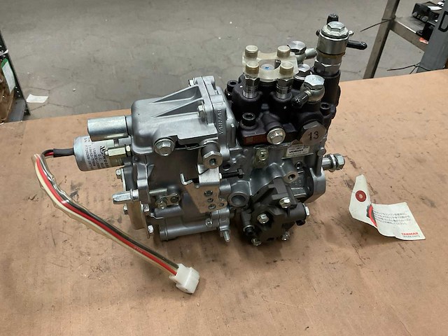 Yanmar fuel injection pomp - afbeelding 1 van  7