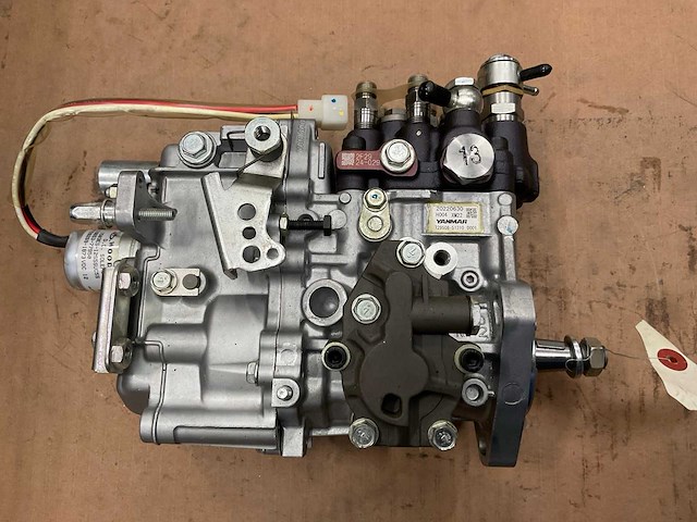 Yanmar fuel injection pomp - afbeelding 6 van  7
