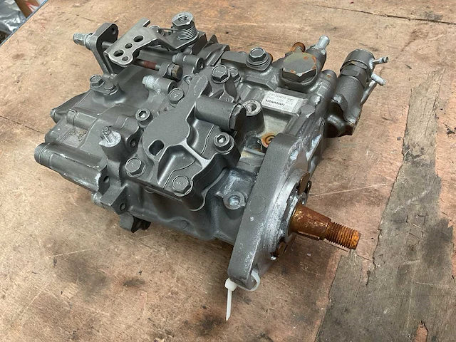 Yanmar fuel pump - afbeelding 2 van  5