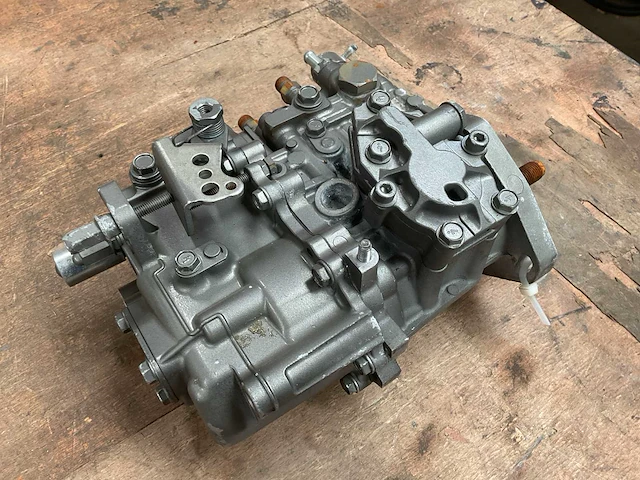 Yanmar fuel pump - afbeelding 1 van  5