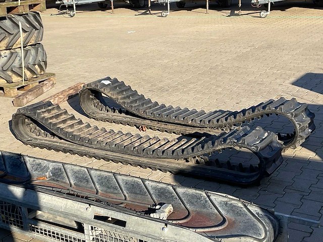 Yanmar rupsband (2x) - afbeelding 1 van  6