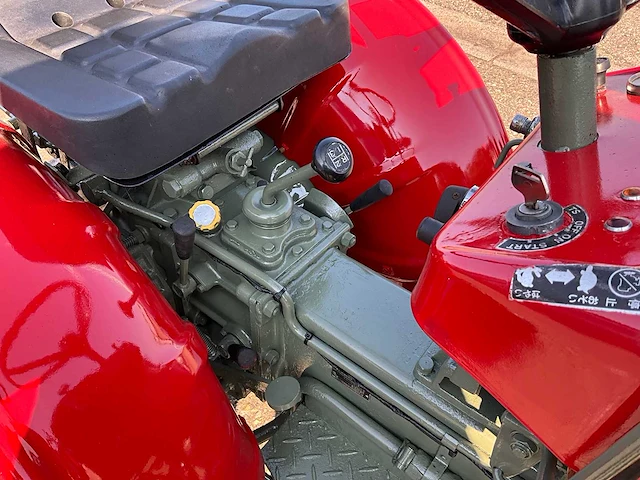 Yanmar ym1300d 4wd minitractor txv-67-n - afbeelding 7 van  19