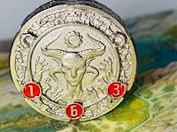 Yarro studio - flipdie coin dice rpg collectible - afbeelding 2 van  3