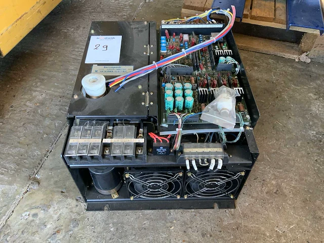 Yaskawa cpcr-mr75c-y22 frequentieregelaar - afbeelding 1 van  3