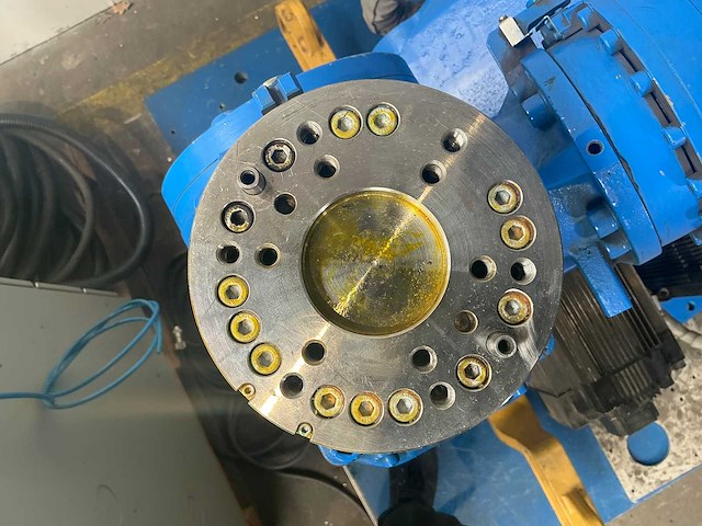 Yaskawa motoman - yr-es165n-b00 - robotic loader - 2005 - afbeelding 9 van  13