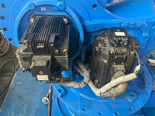 Yaskawa motoman - yr-es165n-b00 - robotic loader - 2005 - afbeelding 10 van  13