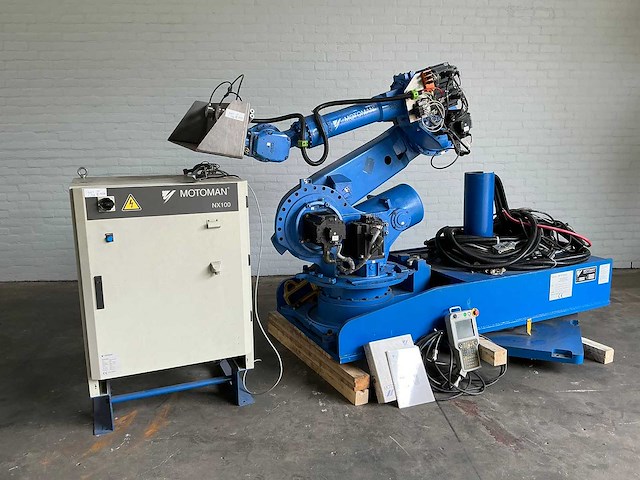 Yaskawa motoman - yr-es165n-b00 - robotic loader - 2007 - afbeelding 1 van  12
