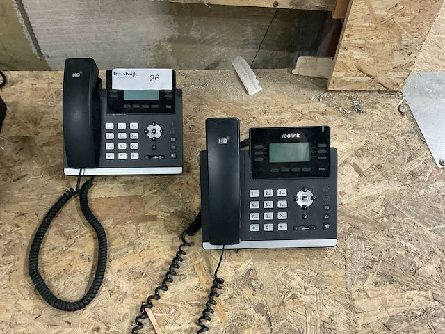 Yealink t42s voip telefoon (2x) - afbeelding 1 van  4