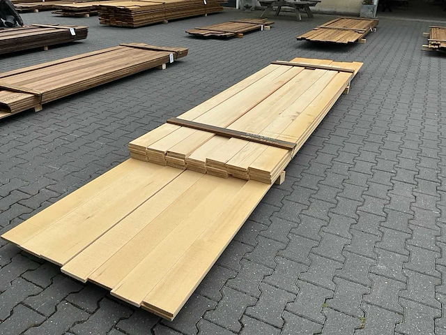 Yellow ceder geschaafde plank (3070-4900x140x18mm) (40x) - afbeelding 1 van  5