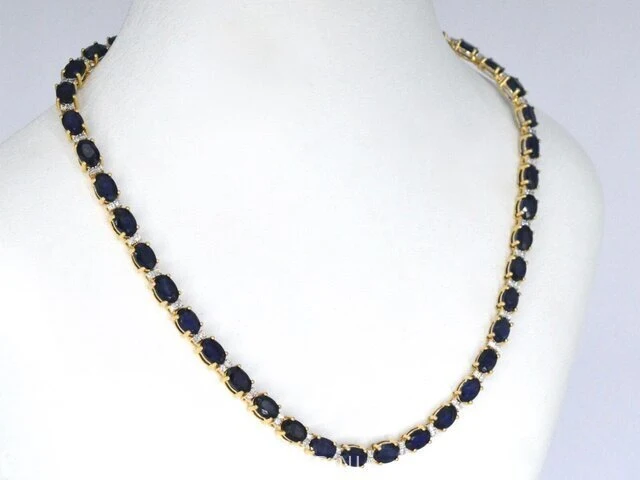 Yellow gold necklace with diamonds and sapphire - afbeelding 6 van  8