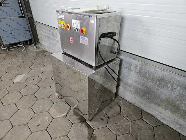 Yilmaz - inox2000 str - gehaktmolen - afbeelding 2 van  5