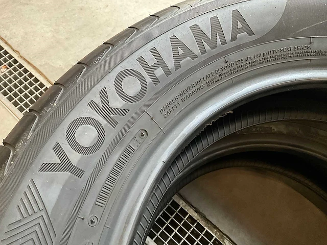 Yokohama "advan sport" 235/60 r18 (4x) - afbeelding 3 van  9