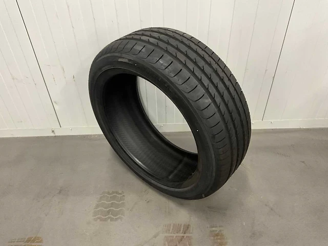 Yokohama "advansport" 225/45 r18 - afbeelding 1 van  5