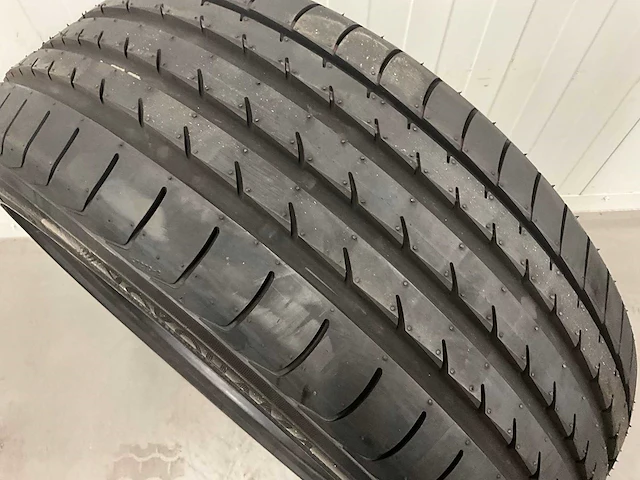 Yokohama "advansport" 225/45 r18 - afbeelding 2 van  5