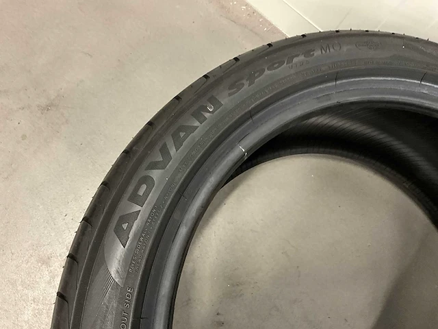 Yokohama "advansport" 225/45 r18 - afbeelding 3 van  5