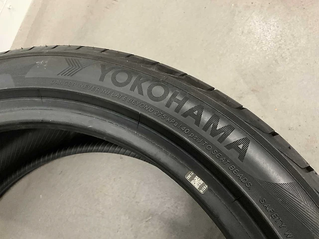 Yokohama "advansport" 225/45 r18 - afbeelding 4 van  5