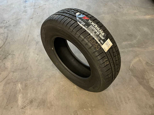 Yokohama "wdrive" 225/65 r16 - afbeelding 1 van  4