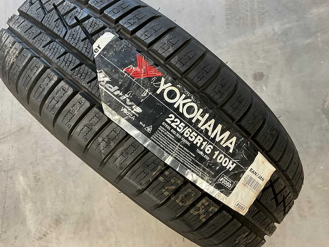 Yokohama "wdrive" 225/65 r16 - afbeelding 2 van  4