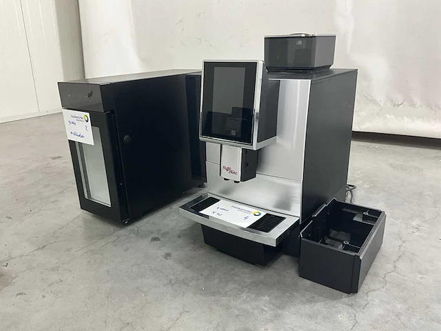 Yunio f12 (m) plus-s koffiemachine fully automatic + melkkoeler - afbeelding 1 van  12