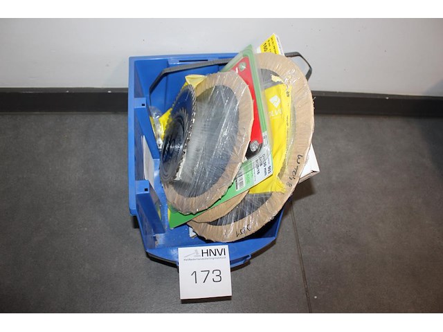 Zaagbladen in diverse maten en uitvoeringen 9 stuks in kunststofkrat. - afbeelding 1 van  1