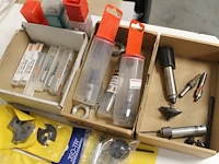 Zaagbladen in diverse maten en uitvoeringen, boorkoppen, freeskoppen, aandrijfriemen, soldeerbout enz. in e... - afbeelding 4 van  5
